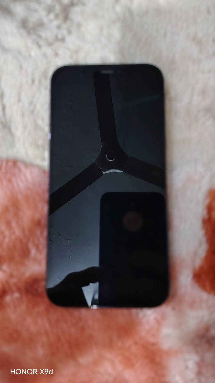 السلام عليكم 12 برو فقط مبدل بطارية فقظ نظيف جدا السعر 300 الف *********** بغداد الأمين
