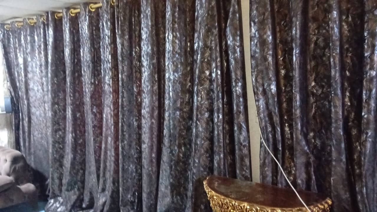 السلام عليكم ثلاجه نضيفه بلاديه للبيع شارع السفارات ***********
