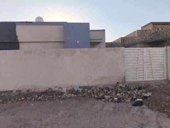 البيت مساحة 200
ماخذينة على المبادرة نسوي وكالة عامة مطلقة 
البيت بمجمع ميسان 
بية 2غرف+صالة +مطبخ+استقبال ا
البيت محد گاعد بية يعني يستلم مفتاح محد گاعد بية ولا ساعة  السعر    110قفل *********** عمارة
