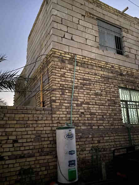 يالله.. سلام عاليكم.. بيت للبيع زراعي سند ٢٥ مساحه ٣٠٠م مكون غرفتين مطبخ حمام براني ١٣متر حديقه جبيره  ارضيه سيراميك عكاده بناء جديد ستاره جاهز موقعه دغاره  مقابيل مطعم علاوي حسوني مكان مرتب ثالث بيت عن شارع العام سعره ٤٨وبيه مجال ستفسار رقم ***********
