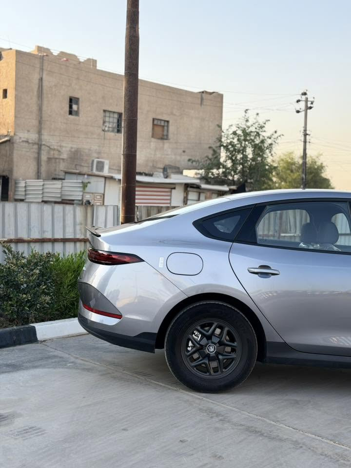 بي واي دي كن بلاص 

كامل ملحقاتها تجي بصمة وكارت 
وتجي وياها عدت كاملة

وبيها إضافات كاعيات حوضيات
وغلاف بصمة وستيرن 
ومنزللها برامج للشلشة وكل التحديثات ويوتيوب
شاحنة ومنفاخ الاطارات والعدة كاملة
رقم بغداد( بسمي )
ماشية ( 2 ) الف الكلي 
الرقم ( *********** )
مكاني بغداد( حي الإعلام ) 
السعر ( 18500 )
