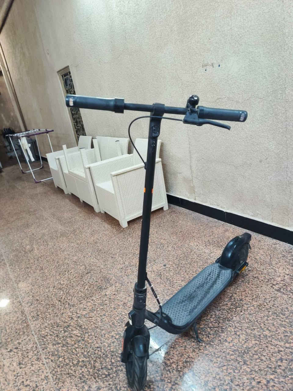 سكوتر جديد استخدام شهر تقريبن
نوعهninebot
كامل ملحقات
اخذته ب600 دولار
رايدة ب300 الف
مكاني بصرة المعقل
***********
