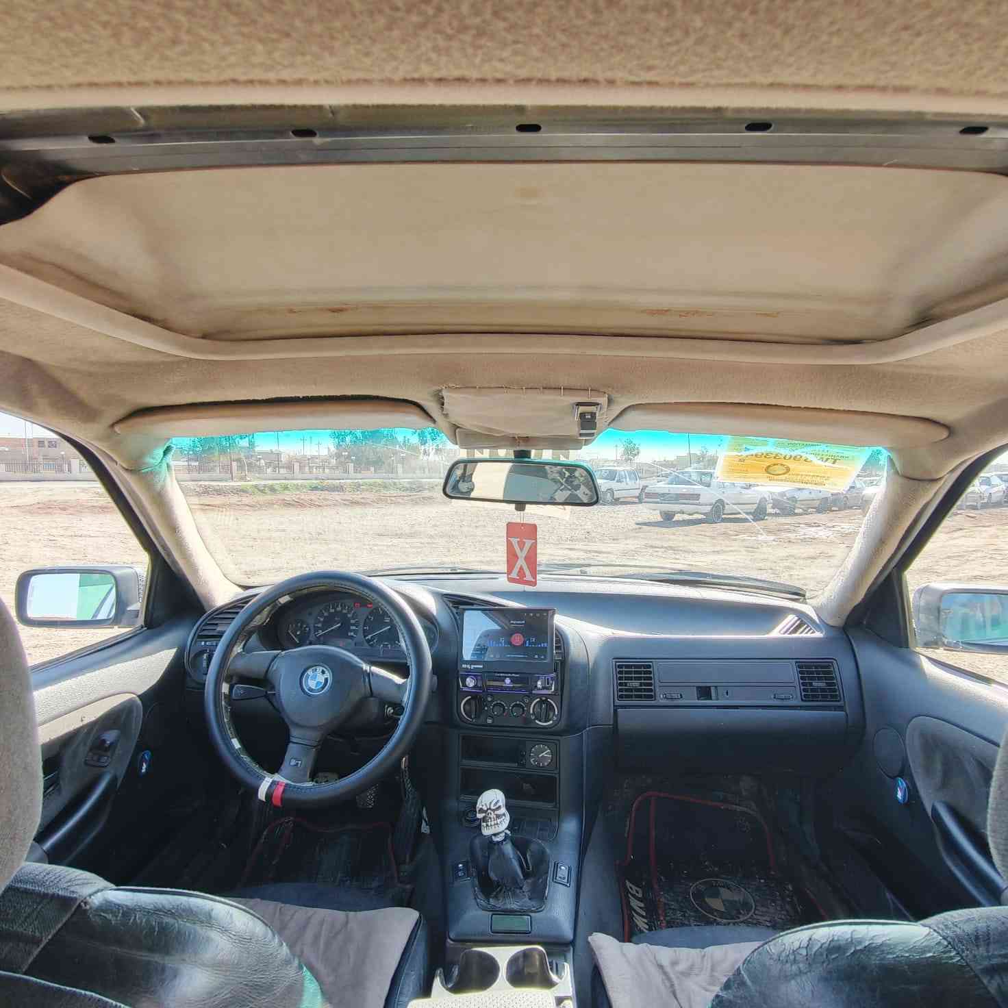 بي ام  موديل1992 
كير مكينه  مكفولات تخم تاير ويل كب بلادي
حداديه جديده غرفه جديده حيل كشنات جلد 
 بدون ضربه مكفول
كهربائيات كلها شغاله 
رقم نينوى 12 وكاله تحويل من شرعي
سعر قفل 37
*********** مكان تلعفر
