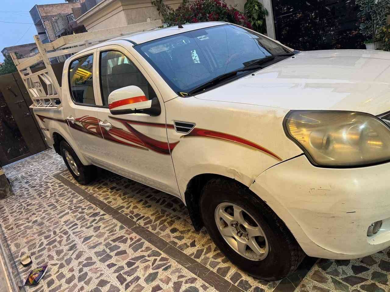 البيع بيكم فتون موديل 2015 السياره مكفوله من الضربه بس بيهه طخه بل باب الصندوك او معمرقليل مكاني مدينت الصدر الكياره *********** عارضهه ب70 اوبيهه مجال قليل
