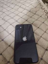 ايفون 11 عادي  نضيف بطاريه ٩٢ السعر 300 او بي مجال حك الجيه  مكاني شعل...