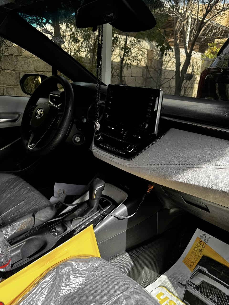 السلام عليكم من رخصة الادمن للبيع كورلا 2020 وارد امريكي اللون نيلي رقم اربيل الجديد حادثها جاملغ وبنيد بدون دواخل (قطعتين فقط). 
المواصفات SE: 
مكينه 2000 
اشاير مري
داخل ابيض
رادار امامي
تحديد مسار
بريك ذاتي
فول تحكم ستيرن
شاشة جبيره+بلوتوث+ابل كار بلي
المازدات ليد نهاري + لايت ناصي عالي عدسه دبل ليزر
ويل حجم ١٨ 
شفتات ستيرن
وضعيات قيادة: سبورت+ايكو
اوتو هولد
سايد بريك دكمه 
السبير وعدة السبير موجودات
ماشيه ٥٢ الف كيلوا حقيقي
السياره جديده جداً وجاهزه من جميع النواحي بس العدسات مشتغلهن ب٣٥٠ الف وبعد بيهن ضمان سنة (صدر+تايرات+حدادية+باتري) كله جديد دينار متحتاج مصرف 
عنوان السيارة: بابل مشروع المسيب 
السعر ١٣٨ وبي مجال بسيط جداً .
للاستفسار ***********
