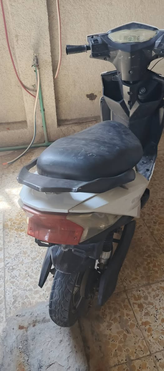 عندي دراجه كهربائي وبانزين لبيع مابهن نقص اذنهن شغلت البانزين السعر 150 الف والثاني 200 الف الشراي يتصل بهذا الرقم ***********  ببهن مجل بصيط لشراي خابر  واني حاضر
