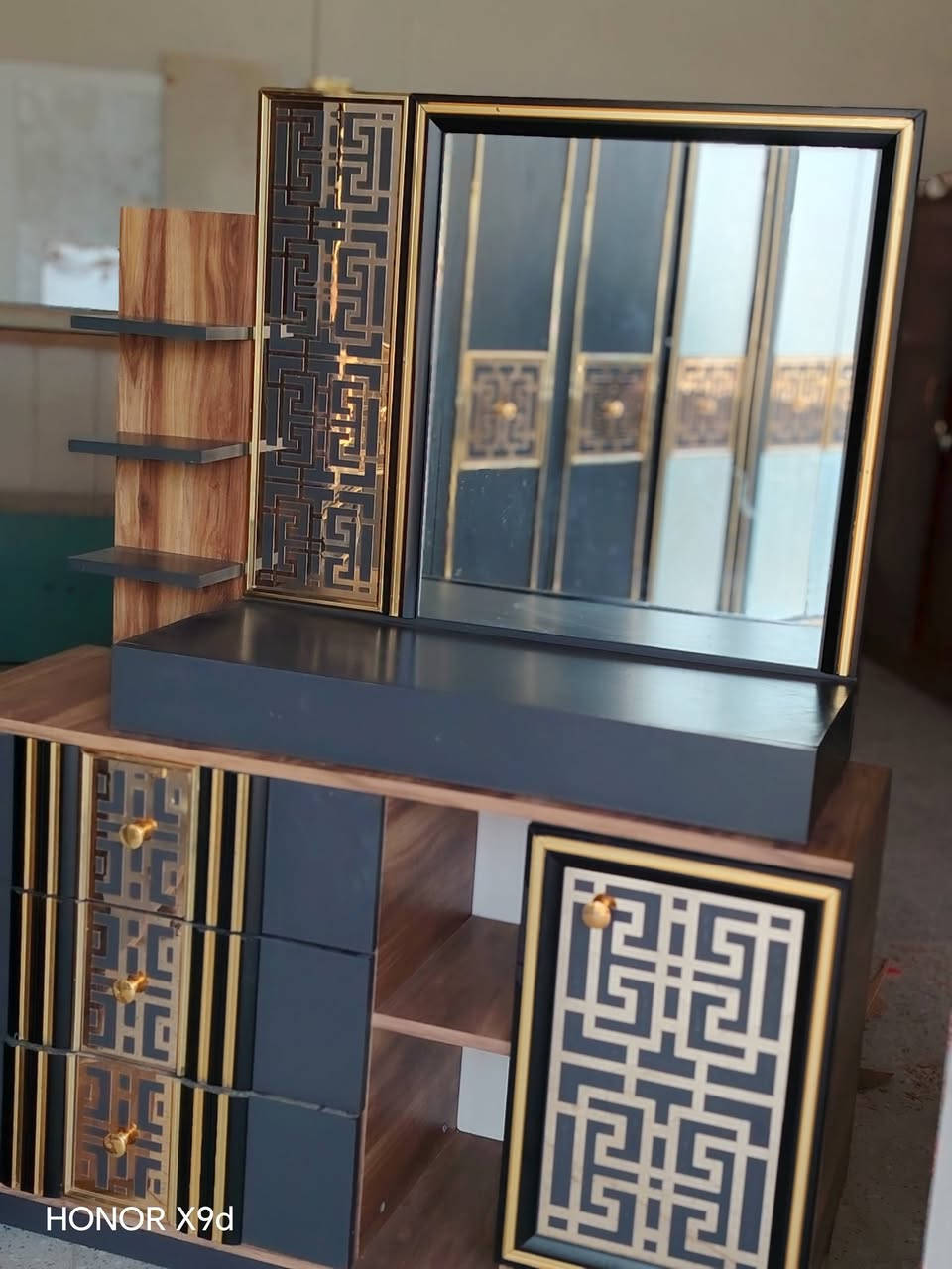 سلام عليكم غرفه /10/قطع نضافه فول اناره شغاله بيع اومراوس العنده غرف نشتري الشراي يتفضل خاص ♡***********♡
