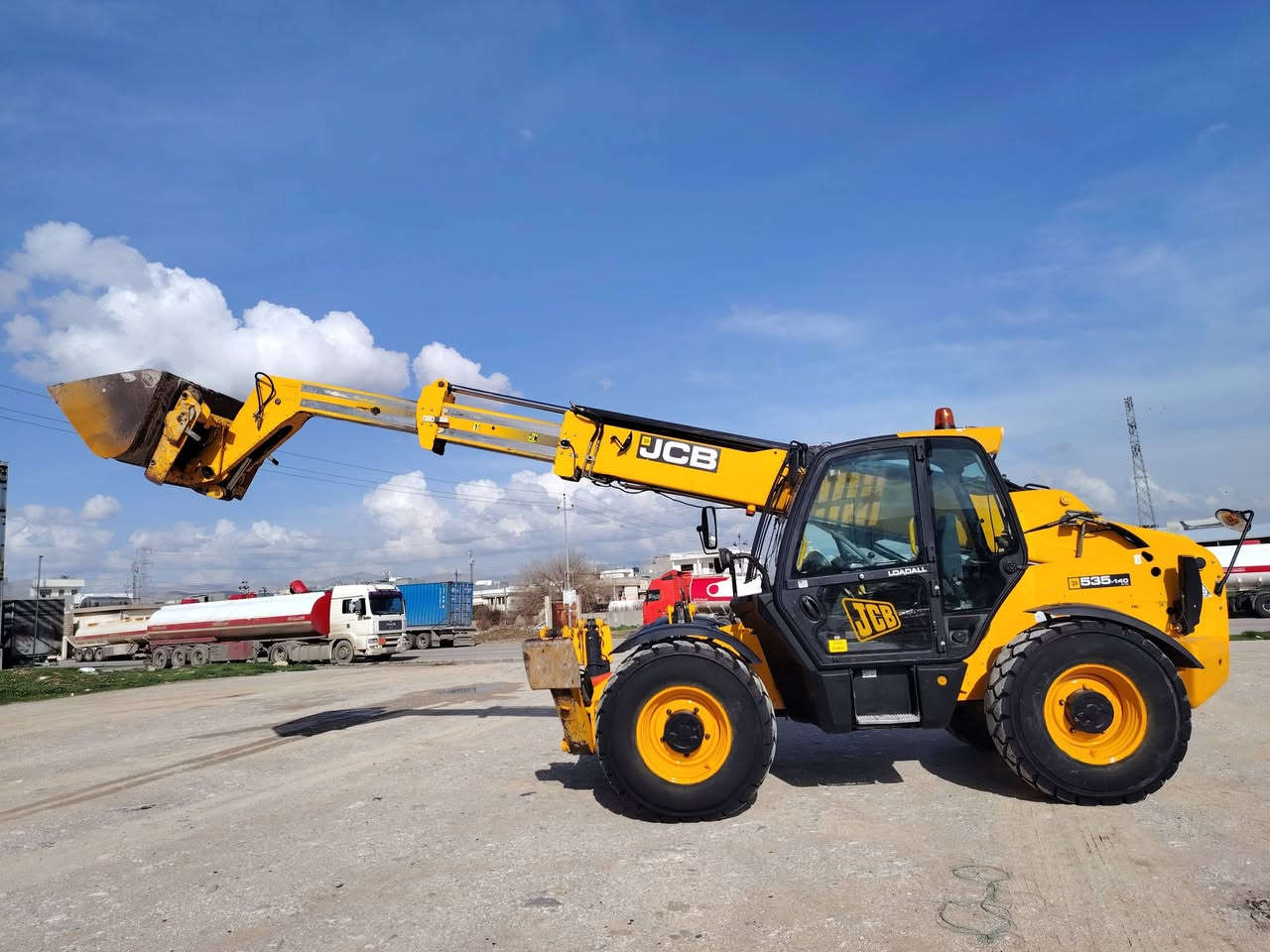 بە ناوی خوای گەورە
شۆفل jcb سلاید 14 مەتر جەک سەنتەر سۆپەر
مەکفول مۆدێل 2012 مەکینەو گێڕ نەکراوەتەوە
تایەی تازەیە لە سلێمانییە سەنەوی تازەیە
ژت*********** ژت***********
شوفل jcb سلاید 14 متر جک سنتر سوبر
مەکفول مودیل 2012 محرک گیر مامفتوح
تایرات جدید من سلیمانی
سنویە جدیل نف یوم یحول بسمک
