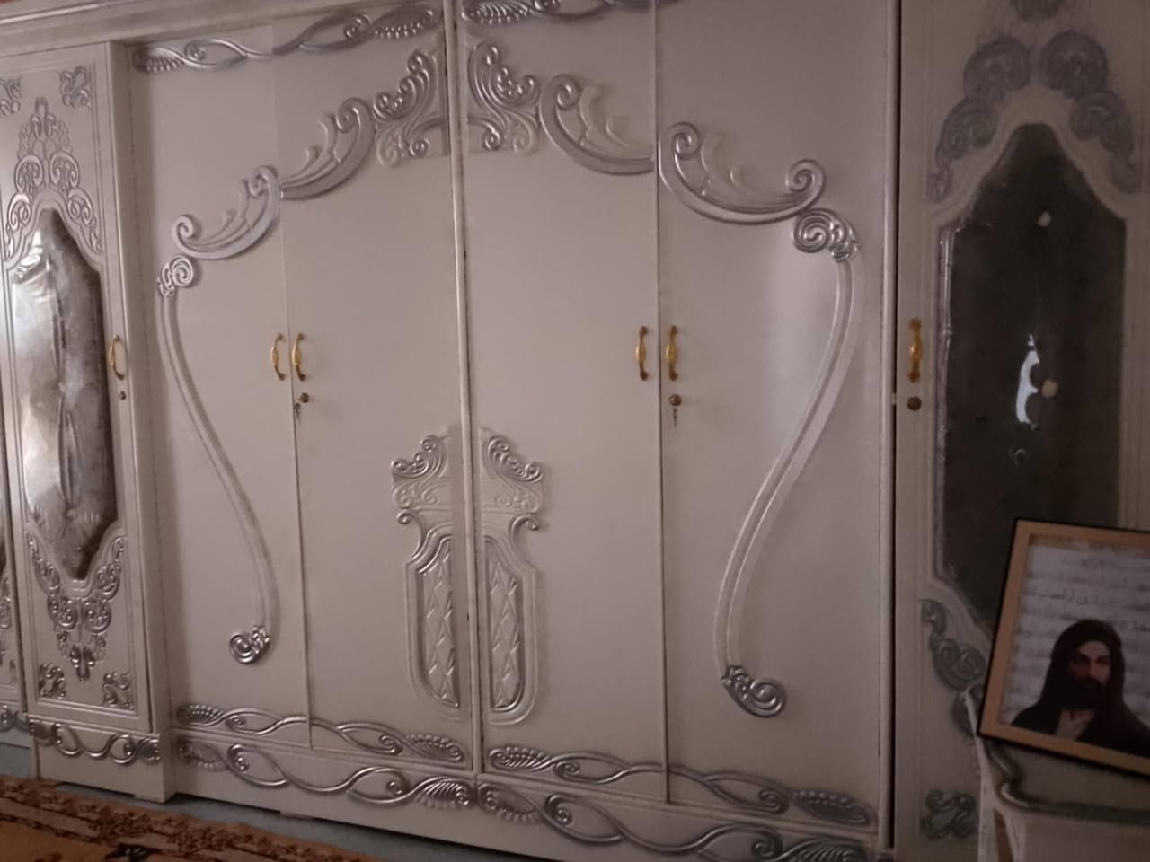 سلام عليكم غرفه للبيع نضيفه ستخدام 3 اشهر سعره 700 وبيه مجال مكاني بغداد تاجي ‏‪0781 859 6328‬‏ شراي بيك خير وتدلل
