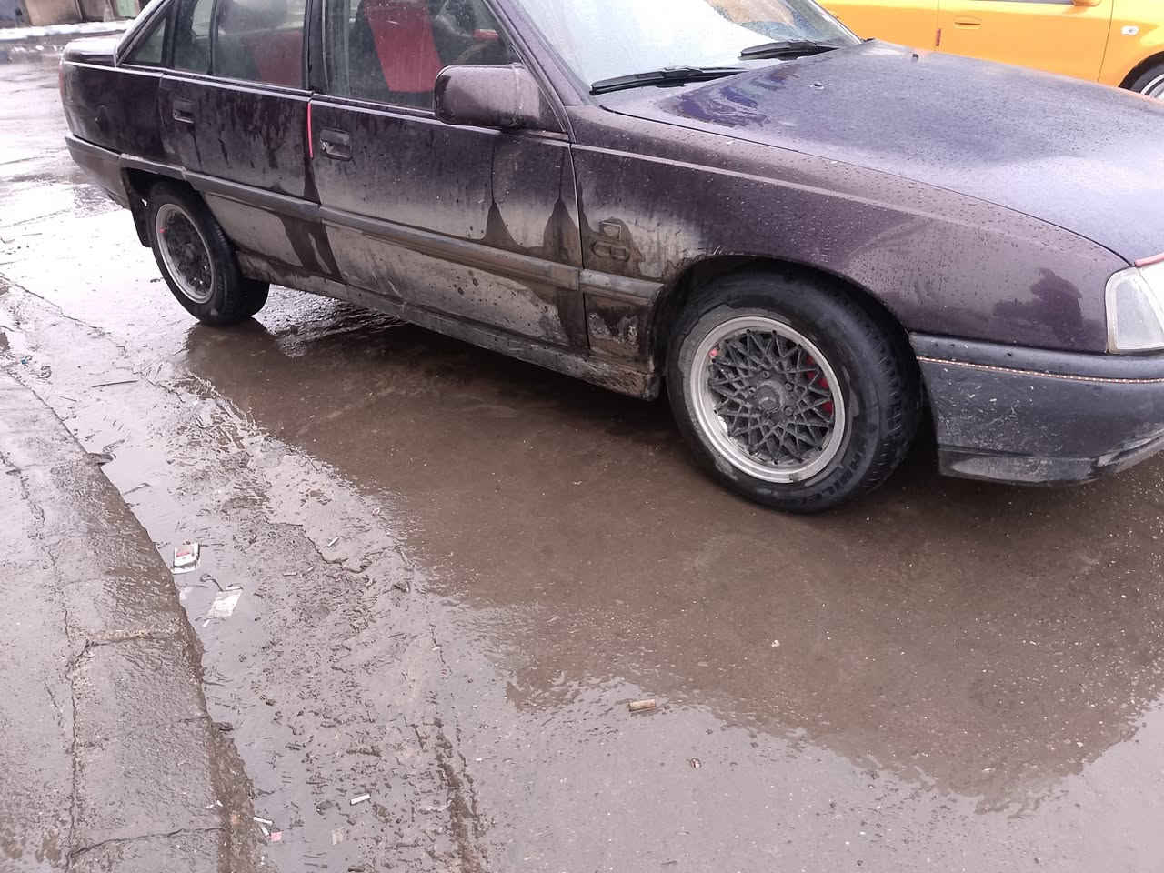 السلام عليكم عندي هاي السياره اريد امعارض اب بيكم ***********
