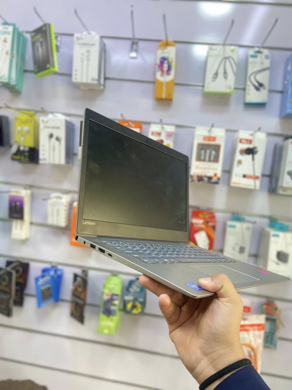 Lenovo💻
نظافه حلوه ✅
هارد ٦٠ 🔥
رام ٤✅
مكاني نجف حي العسكري 📍
خاص او اتصال 
***********☎️
