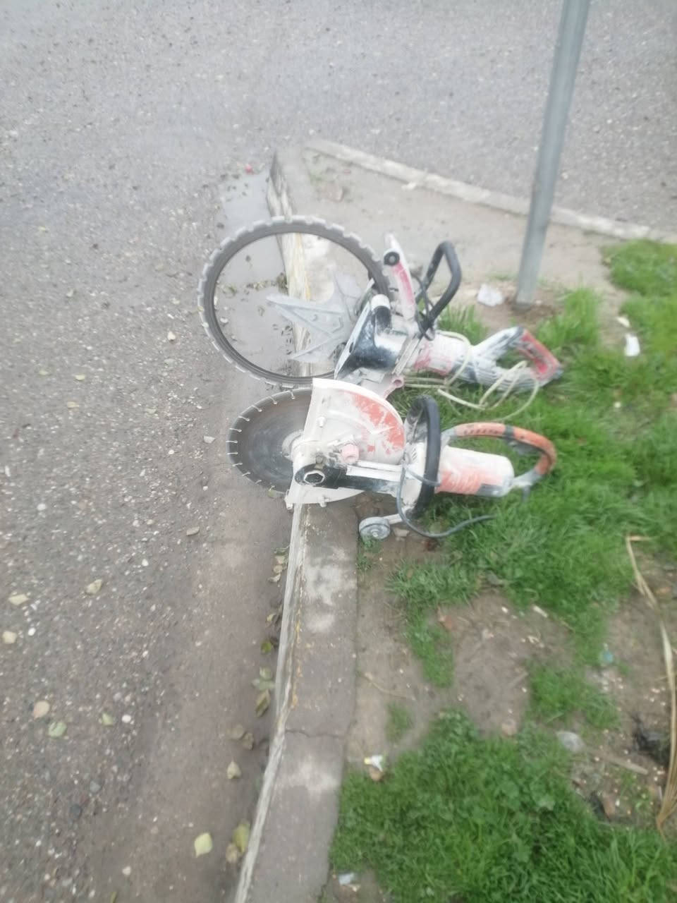 قص الجدران والسقوف الكونكريتيه بل كوسره كتر بدون ارتجاج قرص 40 سم وتفليش وتنقير الجص والأسمنت وقلع السيراميك الأارضي الجداري وهدم وتفليش الجدران *********** حالين في بغداد
