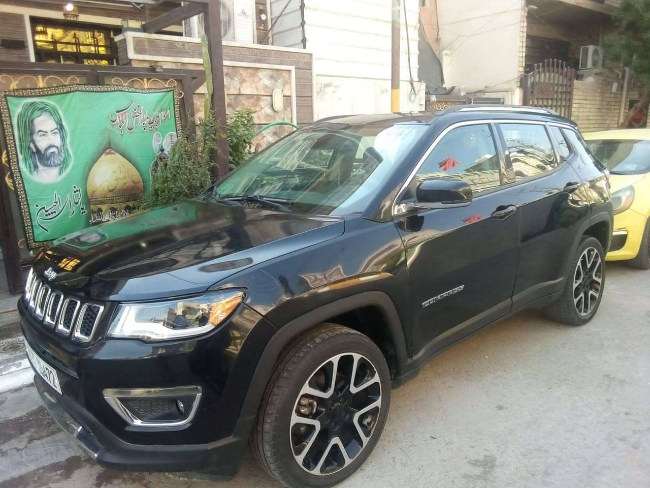 جيب كومباس 2018وارد أمريكي ممشى 42 ميل
رقم : ***********
فول مواصفات فتحتين 
سعر 140$
• 🎨 لون السيارة: أسود 
• ⚙️ عدد السلندرات: 4 سلندر
• 🧠 حجم المحرك: 2400
• 🪪 رقم اللوحة: بغداد  باسمي
• 🖤 مقاعد جلد أسود 
صندوق كهربائي تشغيل من بعد 

المواصفات:
• 🔘 تشغيل بصمة
• 🚪 دخول ذكي
• ⚡ كشنات كهرباء
• ♨️ كشنات أمامية تدفئة
• 📺 شاشة كبيرة
• 📡 تشغيل عن بعد
• 🎥 كاميرا خلفية دوّارة
• 🔻 سايد بريك بصمة
• ❄️ قطعتين تبريد
• 👁️‍🗨️ نظام النقطة العمياء
• 💡 إشارات على المرايا
• 📶 رادار أمامي وخلفي وجانبي
• 🛞 ثلاث أنظمة قيادة: أوتو، جبلي، ثلجي
• 🚧 نظام خروج عن المسار
• 🛑 نظام التوقف التلقائي
• 🧩 هواي مواصفات إضافية
ايرباك سيستم 
حادث موجود تقرير بصور 

 مكان السيارة بغداد زعفرانيه بغداد, العراق
