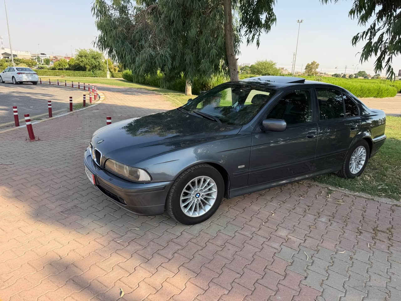 سەرەتا بەناوی خودا 
سةقةر ٥٣٠دەبڵ دیجتاڵ 
مۆدیل ٢٠٠٢
سڵایت شوشة
پەردە کارەبای
ئاوێنە شەفت 
کوشن جلد کارەبای خەزن 
شاشە گەورە سیدی بۆکس 
مەنەفێستی ئەسڵی لەگەڵە 
پاکانەی بۆ کراوە
نمونەیە لەجوانی و پاکی و بێ مەسرەفی
گێڕ و مەکینە و کارەبای و تەقەو ڕەقە بەشەرت 
غاز و بەنزین 
داوای ٨٥و کەمێك مەعمەلەی لێ ئەکەم 
تكاية لةسعر نازانى لةخوتةوة هيج مةلى 
***********ژم أربيل, العراق

