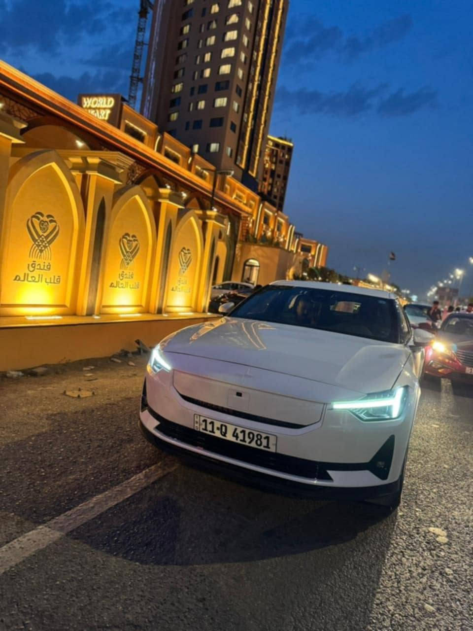 🇸🇪 عندما يلتقي الفن الاسكندنافي بمستقبل القيادة... 🇸🇪
✨ لأصحاب الذوق الرفيع: POLESTAR 2 (VOLVO) موديل 2023 
 شكل 2024

تجسد هذه السيارة أرقى ما قدمته الهندسة السويدية؛ فهي مبنية على خبرة فولفو (Volvo) في الأمان والمتانة، ومقدمة بلمسة Polestar العصرية التي تعكس البساطة والرقي الاسكندنافي.🇸🇪 

• فئة المدى الطويل  long range 
• بطارية 🔋 كبيرة 78 KW 
تدعم الشحن السريع و المنزلي
 مع الشاحنة الأصلية 
الشحنه الواحدة 550 كيلومتر 
الممشى K 60 قابل للزيادة
🌑اطارات مقاس 19 جديد 
#السعر 18500 $$
رقم بغداد انگليزي بأسمي  شرط التحويل 
(بنيد صبغ فقط+جاملغ بارد)
***********
***********

رقم الشاصي  ( YSMEG3KA4PL156354 )

★ مواصفات كثيرة 
شرح جزء بسيط جداً 
دشبول خرائط 
رادارات 360°
كاميرات 360°
حساسات 360°
لايتات داينمك متحرك PIXEL TECHNOLOGY ليزر 
نظام ترفيهي كامل التطبيقات 

❄️🔥تبريد تدفئة كشنات قطعتين مناخي منفصل ثلج 

🌬️ 📐 التصميم والشكل العام
هيكل فاستباك (Fastback): تصميم يجمع بين أناقة سيارات السيدان والعملية العالية لسيارات الهاتشباك/الكروس أوفر، مما يعطيها وقفة رياضية ومرتفعة قليلاً.
خطوط التصميم: يتميز التصميم بالبساطة والنظافة (Minimalist) والخطوط المنحوتة التي تعكس لغة التصميم التقني للعلامة.
المصدر: تشترك في قاعدة البناء CMA (Compact Modular Architecture) مع طرازات فولفو مثل XC40.
💡 الإضاءة والتوقيع البصري
المصابيح الأمامية (LED Headlights): تتميز بتصميم "مطرقة ثور" الشهير والمستوحى من فولفو، وهي مصابيح LED نشطة (Active LED) مع إضاءة عالية نشطة وتعديل آلي للمستوى. 
الشريط الضوئي الخلفي: شريط ضوئي خلفي كريستالي يمتد بعرض السيارة بالكامل، ويتكون من 288 وحدة LED، مما يعطي توقيعاً ضوئياً فريداً ومميزاً.

II. 💎 الباقات والإضافات الفاخرة المتوفرة

1. 🛡️ حزمة Pilot Pack (تركيز على الأمان والقيادة الذكية)
• نظام Pilot Assist المتقدم: مساعدة في القيادة على الطرق السريعة (توجيه، تسارع، وفرملة).
• كاميرات ومستشعرات 360 درجة: لسهولة الركن والمناورة.
• نظام تنبيه النقطة العمياء (BLIS): مع نظام مساعدة التوجيه.
• نظام تنبيه حركة المرور الخلفية (RCT): مع مساعدة الفرملة.
• مصابيح LED متكيفة Pixel: إضاءة ذكية وقوية دون إزعاج السيارات القادمة. 
متحرك مع عجلة القيادة 

🖥️ التقنيات والمقصورة الداخلية

 Polestar 2 (2023) - أول سيارة في العالم تعمل بنظام Google Automotive OS المتكامل. تكنولوجيا ذكية، قيادة أذكى.
نظام الترفيه: شاشة ترفيه مركزية تعمل باللمس مقاس حوالي 11.15 بوصة أو 11.2 بوصة.
نظام التشغيل: نظام معلومات وترفيه مدعوم من Google (أندرويد أصلي) مع خدمات جوجل المدمجة.
شاشة السائق: شاشة رقمية لعرض معلومات القيادة مقاس 12.3 بوصة.
الاتصال: دعم Apple CarPlay و Android Auto 
الميزات الداخلية:
شاحن لاسلكي للهاتف 
مقاعد مريحة وعالية الجودة.

🟢🔴⚫الإطارات الذكية والمستشعرات المدمجة
تهدف هذه التقنيات إلى تزويد السائق والسيارة ببيانات دقيقة وفورية عن حالة الإطارات، وتُعد ضرورية للقيادة الذاتية.
• نظام TPMS المتقدم: أجهزة استشعار (Sensors) مدمجة في الإطار أو الصمام لتوفير بيانات دقيقة ومباشرة حول:
درجة الحرارة داخل الإطار.
•ضغط الهواء (مراقبة الضغط الأساسية).
• مستوى تآكل المداس (المستقبل).
• الإطارات الذكية المتصلة (Smart Tires):
تتضمن مستشعرات متقدمة تتواصل مع كمبيوتر السيارة لتوفير صيانة تنبؤية (Predictive Maintenance).
يمكنها تحليل ظروف الطريق (جاف، رطب، ثلج) وتكييف خصائصها أو نقل البيانات إلى أنظمة التحكم في السيارة لتحسين الأداء (مثل فرامل ABS والتحكم الديناميكي).
الإطارات المتغيرة/المتكيفة: مثل مفهوم Hankook Hexonic التي تحلل الطريق باستمرار وتتكيف أخاديد مداسها وفقاً لظروف القيادة.

.
