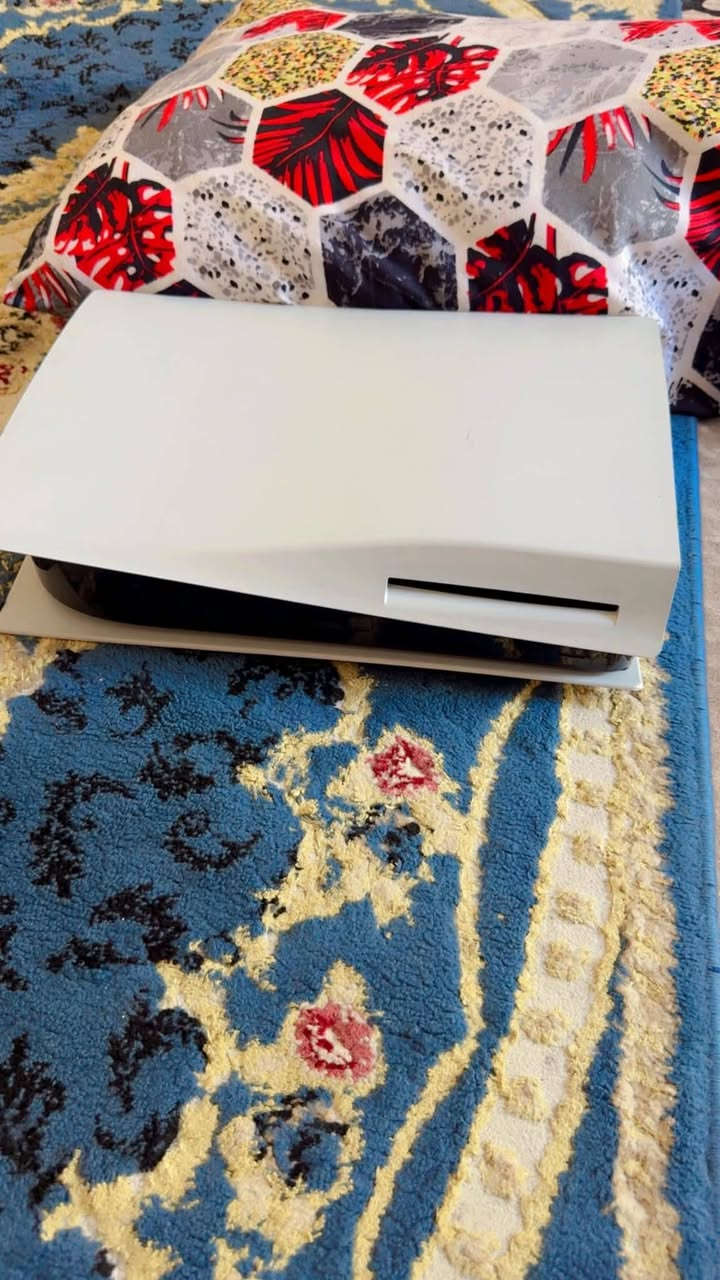 بلي5 للبيع نضيف كلش مامفتوح ولامصلح سعره 750وياه جوستك عدد 2واقراص 3مكاني بغداد الشعله رقمي ***********
