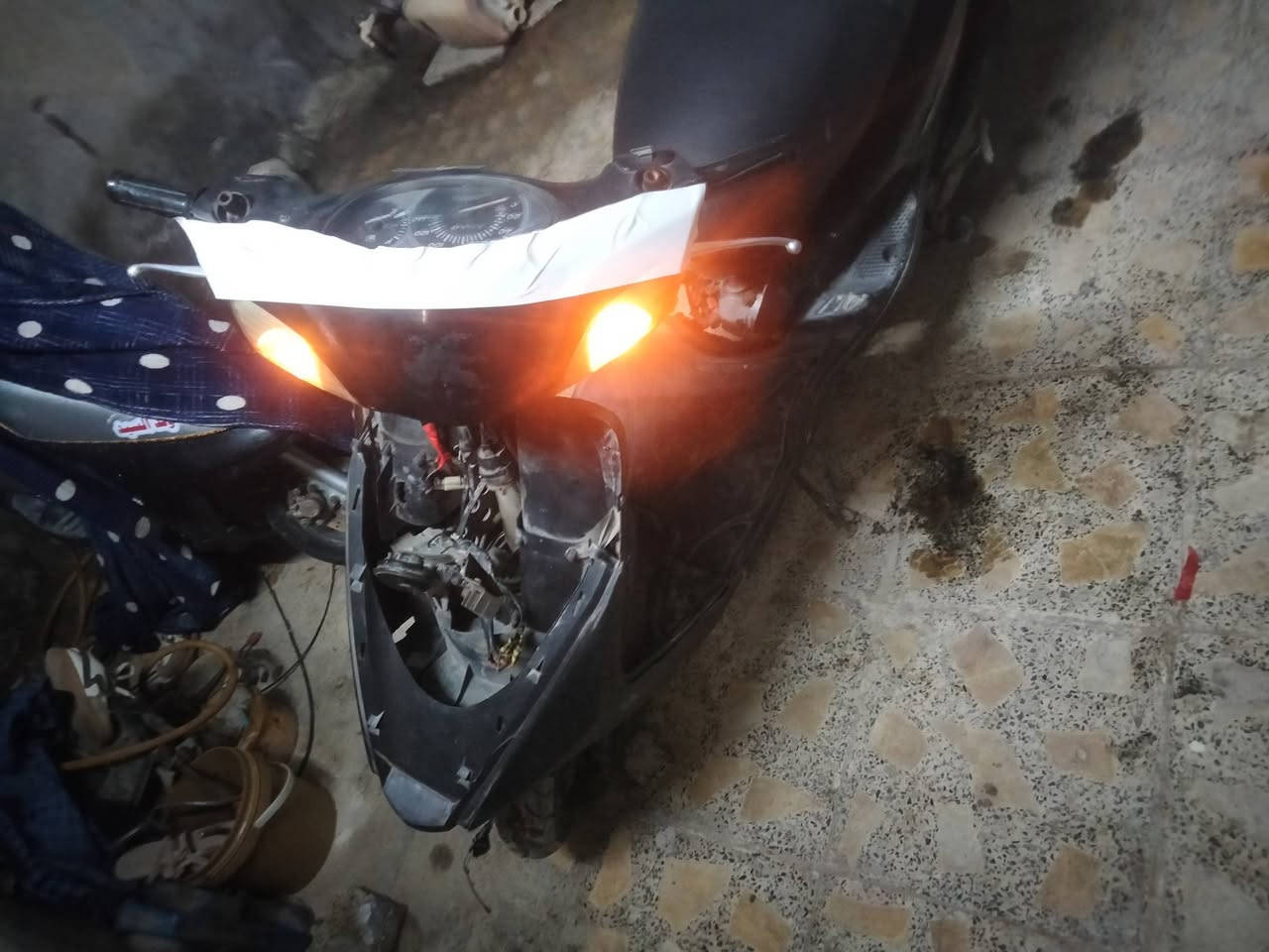 خوان سلام عليكم ورحمة الله وبركاته
دراجه بريز فحل كتبريتر سلف هندر نكرة 
دراجه خير من الله نقص بجم بس مازدة موجود جيب وشد 
بجم 
ترايهة وين متريد مكانه بغداد سبع قصور رقم 
***********
