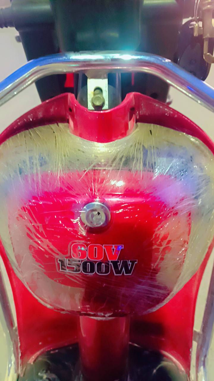 سلام عليكم اخوان متاح 
🏍️موطور شحن مستخدم شي قليل  لون احمر نفس ما واضح 
1.  عدد لبطاريات 5
2.  سرعه 99
3.  موطور كامل من كلشي 
4.  يشتقل سويج 
5.   تواير تضاف 
6.   بريكات شقاله 
7.                                مكاني تكريت لقادسيه ابو عغرب 
8.           سعر 500الف بي مجال بصيط 
9.  رقمي ***********
