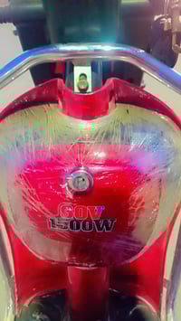 موطور شحن احمر • ٥ بطاريات • سرعه ٩٩