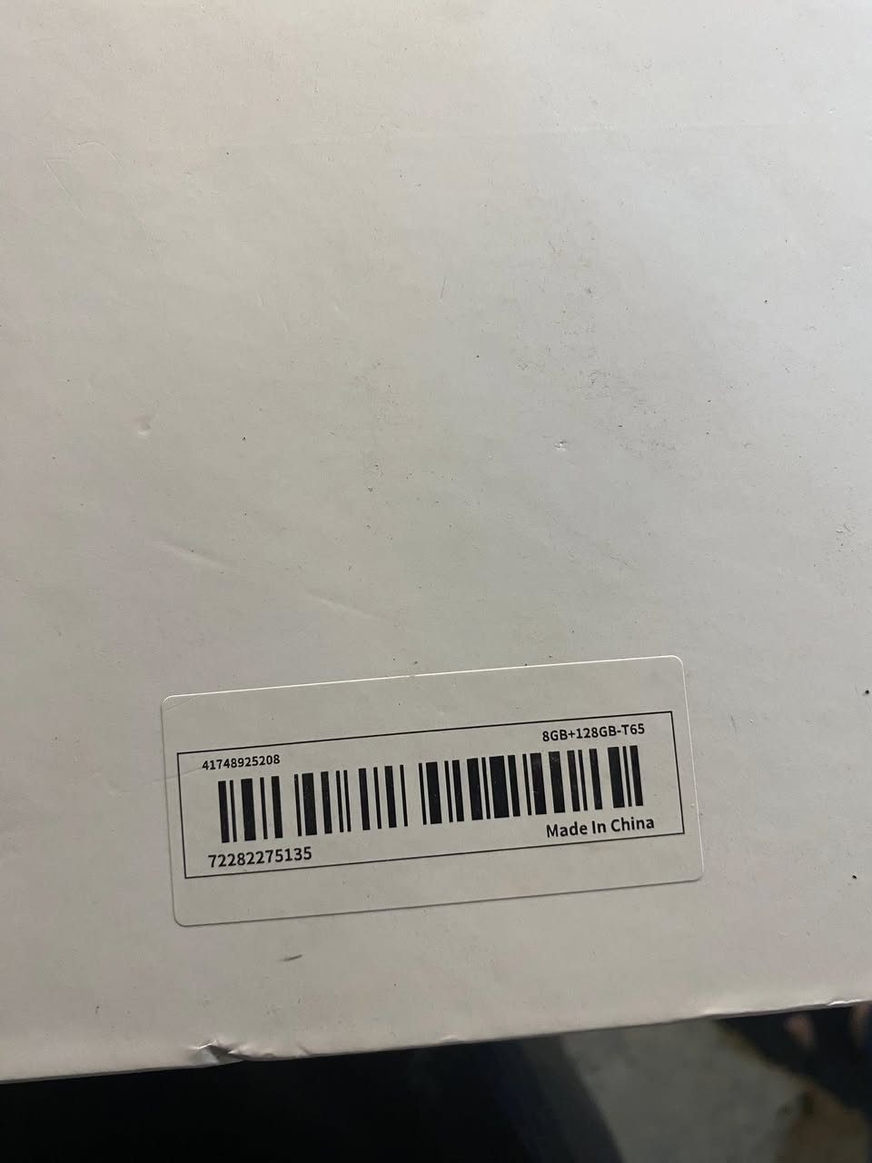 تابليت حجم ضخم
مواصفاته
اسم الموديل (Model Name)
• الاسم التجاري: Teclast T65
• رقم الموديل التقني: TLA001
2. المواصفات الرئيسية (Specifications)
حسب الملصق الموجود على العلبة، المواصفات الأساسية هي:
• ذاكرة الوصول العشوائي (RAM): 8 جيجابايت.
• ذاكرة التخزين الداخلية (ROM): 128 جيجابايت.
• الشاشة: عادة ما يأتي هذا الموديل (T65) بشاشة كبيرة بحجم 11 بوصة أو 13 بوصة (حسب الإصدار الفرعي، لكن T65 معروف بشاشته الكبيرة جداً بدقة 2K).
• المعالج: غالباً ما يعمل بمعالج Unisoc T606 أو T616 (معالج للفئة المتوسطة).
• البطارية: سعة كبيرة تقارب 7500 إلى 8000 مللي أمبير.

السعر ٢٢٥ الف قفل


**إذا كنت صاحب هذا الإعلان وتريد حذفه لأي سبب، رجاءا أرسل رسالة إلى الدعم الفني**