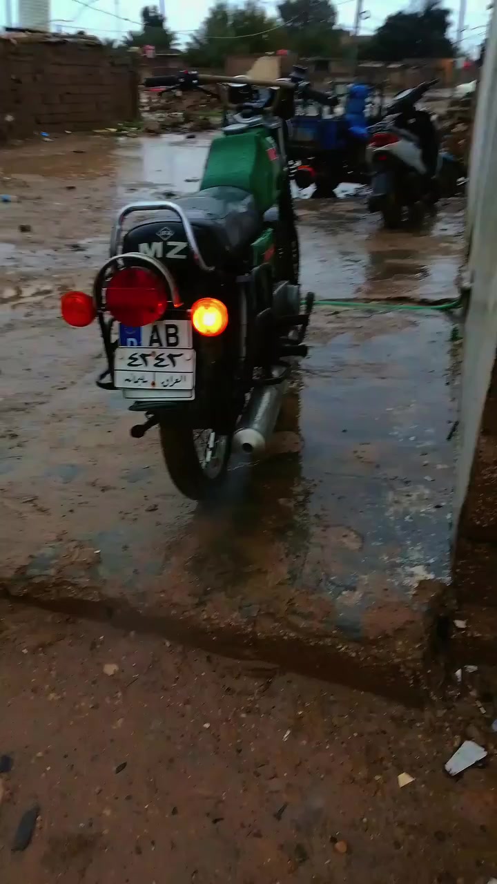 السلام عليكم MZ موديل 82 للبيع مكان كود واسط سعر 1500 الحيم ما بها فقط بالشيال مال محرك شويه الباقي ما بيها الحين بدون قصه اربعه هذا رقمي ***********
