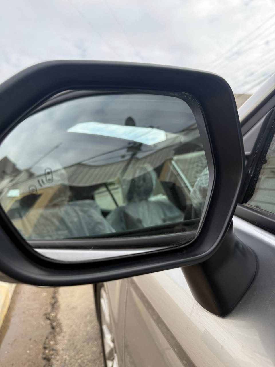 السلام عليكم 
تيوتا كامري 2025 هايبرد وارد امريكي  
ماشيه 2000كم
مواصفات السياره فول  ب LE
رادار 360 
فتحة سقف 
فول تحكم ستيرن 
تدفئة كشنات 
مثبت سرعه 
رادار تفاعلي 
رادار جانبي خلفي 
تبريد قطعتين 
كشن كهرباء 
تبريد بيانو منفصل 
كامرة خلفية 
شحن لاسلكي 
تحديد مسار 
بصمة + تشغيل عن بعد 
اندرويد اوتو 
تدفئة بالمري 
تدفئة ستيرن 
جام اوتو 
المراية الداخلية تعتيم 
انارة داخلية والخارجية LED
السعر اتصل 
على الرقم
 ***********
