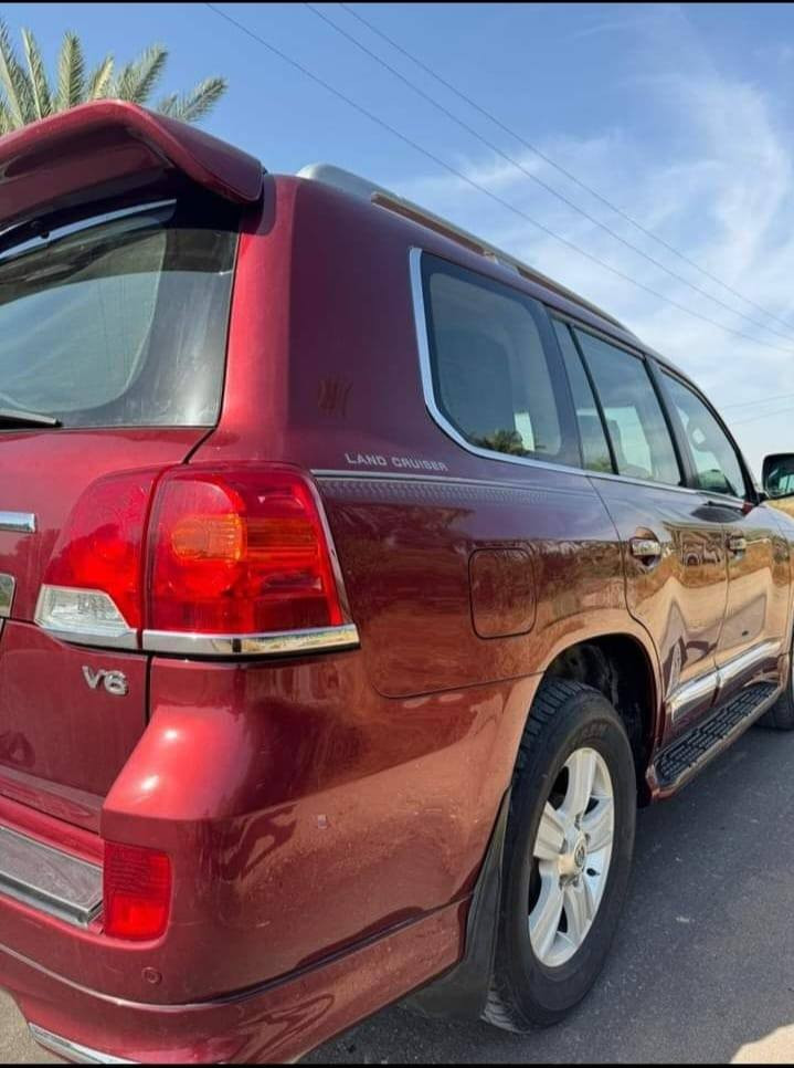 السلام عليكم لاندكروز 2014 ساز لون مميز اصل باب اول فول 1/1   V6 رقم بغداد  كله جديد كير  ومكينه كله مكفول ممفتوحات بيه بارد بل باب السايق على كد شبرر
الموصفات 
فتحه سقف 
1-محرك V6
2- كامره
3-طفايه 
4-اضويه زرق 
5- حساس ناطق   
6 -اضويه بلدوس 
7-كشنات جلد +كهرباء 
8-ماشيه 180 الف حقيقي 
9-لايت زينون 
10-تحكمات ستيرن 
11-مري كهرباء+ شفط 
12-حساسات امامي خلفي 
13- يدات نيكل وباغة 
14-زراك لايت
السعر/ 385 وبيه مجال بسيط 
   لاستفسار/ ***********
