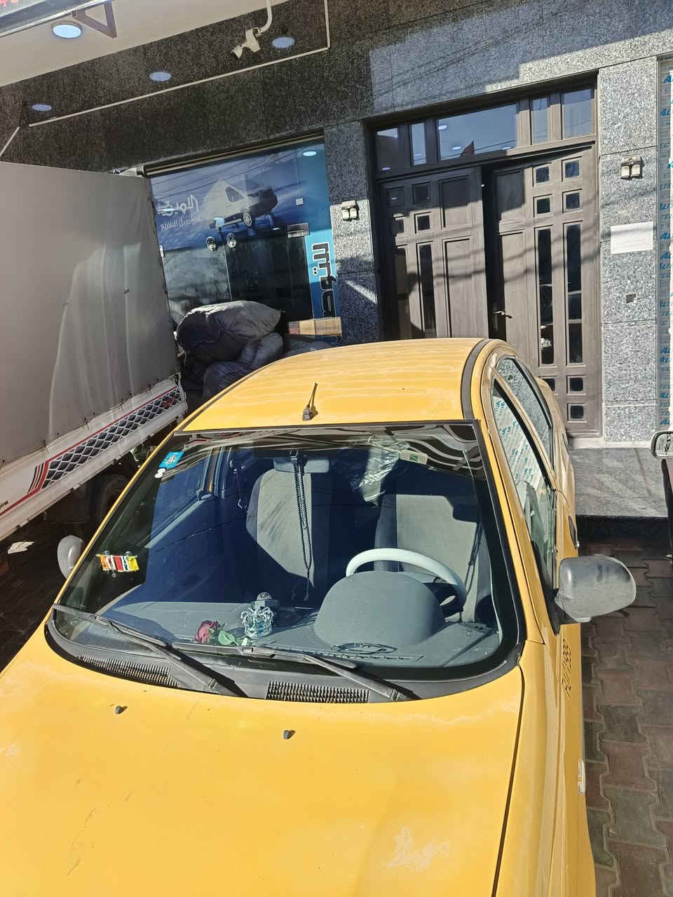 السلام عليكم طيبة 2015 مبدل بيها باب وجاملغ مصبوغ فقط السيارة كاملة وجاهزة عليها غرامة 400 الف السيارة مو باسمي اخابرلك راعيها واسويلك عقد مروري يلا انطيها سعرها قفل 32 ورقة ربع ما ينزل يعجبك خابر ما يعجبك اعبر المنسور مكاني بغداد العبيدي الرئاسة شارع 20 وهذا رقمي ***********
