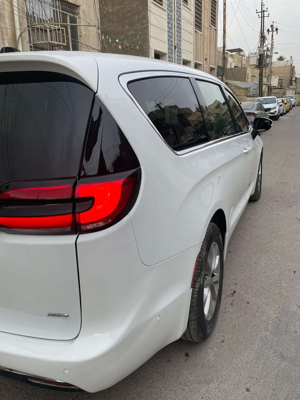 #المركبة  :  كرايسلر باسفيكا لون ابيض موديل 2023
#الضرر  جاملغ ايسر وبنيد 
#الرقم     :بغداد 
ماشيه :11الف
المواصفات 
▪️ كرايسلر باسفيكا لون ابيض موديل 2023
▪️ محرك 6 سلندر 3600
▪️رادار امامي تفاعلي متعدد الاستخدام
▪️لايتات زينون عالي وناصي مع حاجب LED مع كشافات دعامية زينون
▪️ حساسات خلفي اصل 
▪️ حساسات الاجتياز الجانبية 
▪️ كشافات دعامية اصل 
▪️ بصمة باب وبصمة تشغيل وتشغيل عن بعد 
▪️كشن ذاكرة (خزن ميموري) لكرسي السائق
▪️ طقم ويل حجم 18 مع طقم تاير بحالة ممتازة 
▪️ كاميرا خلفية دوارة مع الستيرن 
▪️ باب جنطة كهربائي شفط 
▪️ ابواب جانبية كهربائية مع بردات اصلية 
▪️ غرفة السيارة جلد اسود اصل 
▪️ تحكم كهربائي متكامل لمقاعد المقدمة 
▪️ شاشة دشبول كبيرة لمجموعة من الايعازات 
▪️ السيارة 7 راكب مع 3 قطع تبريد 
مكان السيارة بغداد 
 الاتصال على : ***********
السعر 230 ورقة بيها مجال بسيط
