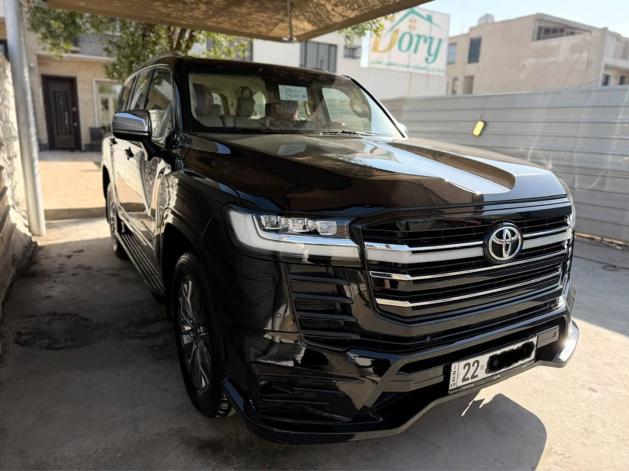 لاندكروز 2022 ( VX -SAS) توين توربو  ام الضمان رقم شمالي فول الفول بدون صبغ ولا تبديل الموصفات معرفه VX فول الفول ماشيه 63 الف كيلو السعر 66 الف دولار بيه مجال الرقم *********** بغداد, العراق
