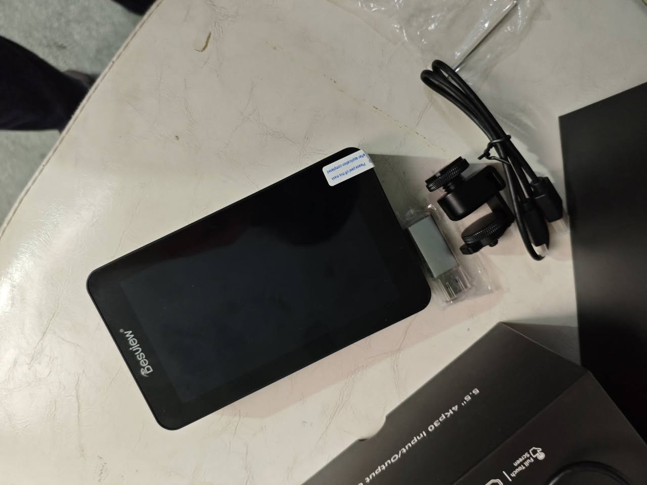 عندي مونتير DESVIEW R6II LITE للبيع
المونيتر الله شاهد جديدة وباكيته  
مواصفات                                                     5.5 inch (14cm)
Camera Field
Monitor 4K 30HZ
1600nits Ultra
High Brightness
+ تجي وياهه بطارية Sony NP-F970 Battery حجم Large هدية 
السعر خاص 
للتواصل *********** 
مراسلة خاص
