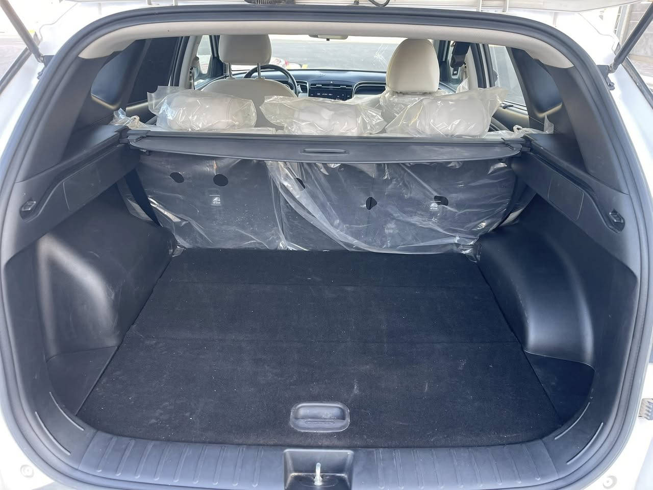 سلام عليكم
توكسان 2023 خليجي وكالة 
مكفولة كفالة عامة بدون قطرة صبغ بدون بارد 
السعر217 وبيها مجال 
المواصفات 
بصمة ابواب 
تشغيل عن بعد 
ترحيب مري واضوية 
مري شفط اشاير بل مري 
كرسي ثنين كهرباء 
بردات خلفية 
شحن لاسلكي 
حساسات اماميه خلفيه
هندبريك بصمة واتو هولد 
نظام منحدرات 
فول تحكم ستيرن كروس سرعة 
انظمة قيادة 
محرك 2000 دوش 
تبريد محرك كير كفالة 
سبيرشركه منازل
داخل ابيض 
ماشية36 كيلو  
رقم اربيل دولي باسم شركه تريد تحويل تريد وكاله 
موقع السياره كربلاء سيف سعد
للاتصال 
***********
***********
