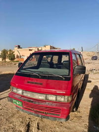 سيارة كيا نفرات للبيع نوع نسيان فانيت موديل 93 لون احمر عدد المقاعد سب...
