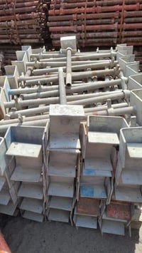 يتوفر لدينا  بيع وتأجير وشراء السكلات والجكات بأنواعها وقوالب الصب وال...