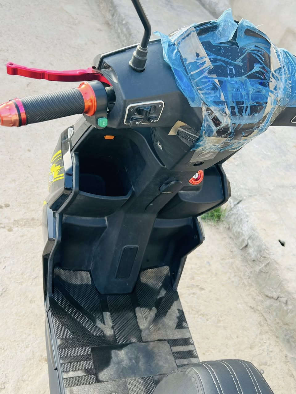 السلام عليكم دراجة سكنس جيتي موديل 2025 نضافة 100% ماشيه شي قليل بلادية ومكفوله من كلشي السعر 850  مكاني بغداد ابو غريب ***********
