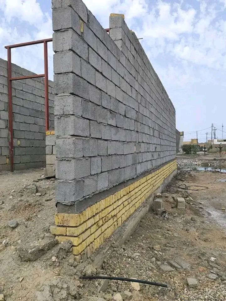 هيكل زراعي  100م  يبعد عن الشارع العام 100م بي وصل تطويب  ،متكون من  غرفه حمام صاله مطبخ استقبال وبصفه قطعه 200م المجموع 300م حي الجوادين سوق الشيوخ صفحة المواكب السعر 30 مليون مع القطعه 
للاستفسار  ***********
