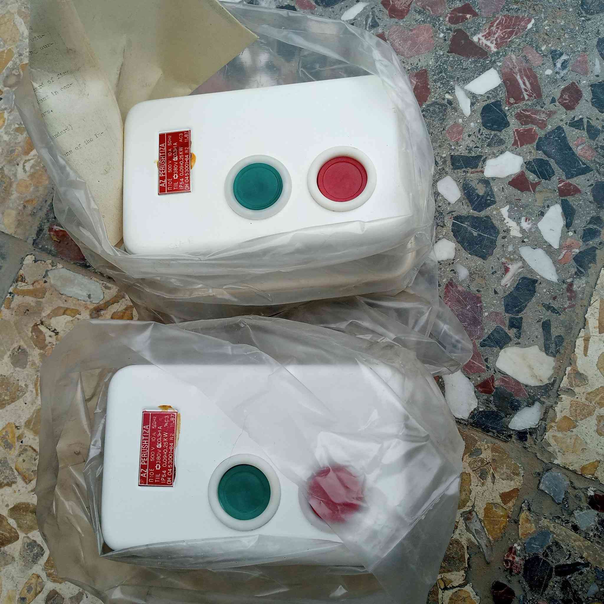 السلام عليكم عندي ذني موجودات 90قطعه كلها جديد الي يفيده يتصل ع رقم 
‏‪***********‬‏
