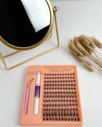 اقلام حمر ١٢لون • رموش اسبوعيه • ملقط وصمغ