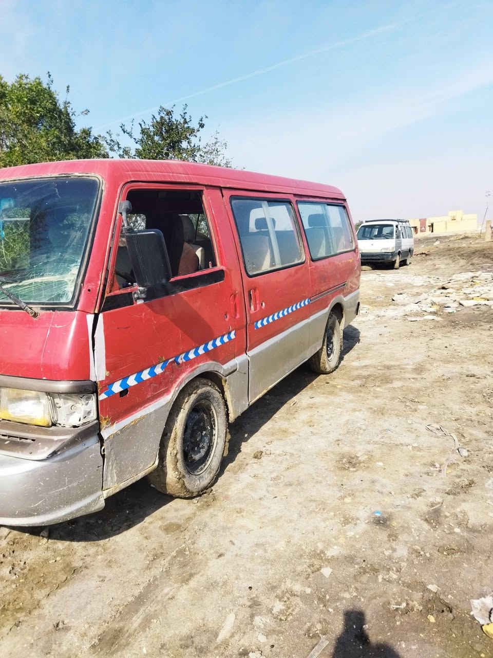 سلام عليكم هاسة للبيع السعر 17 وبها مجال اتصل ***********
