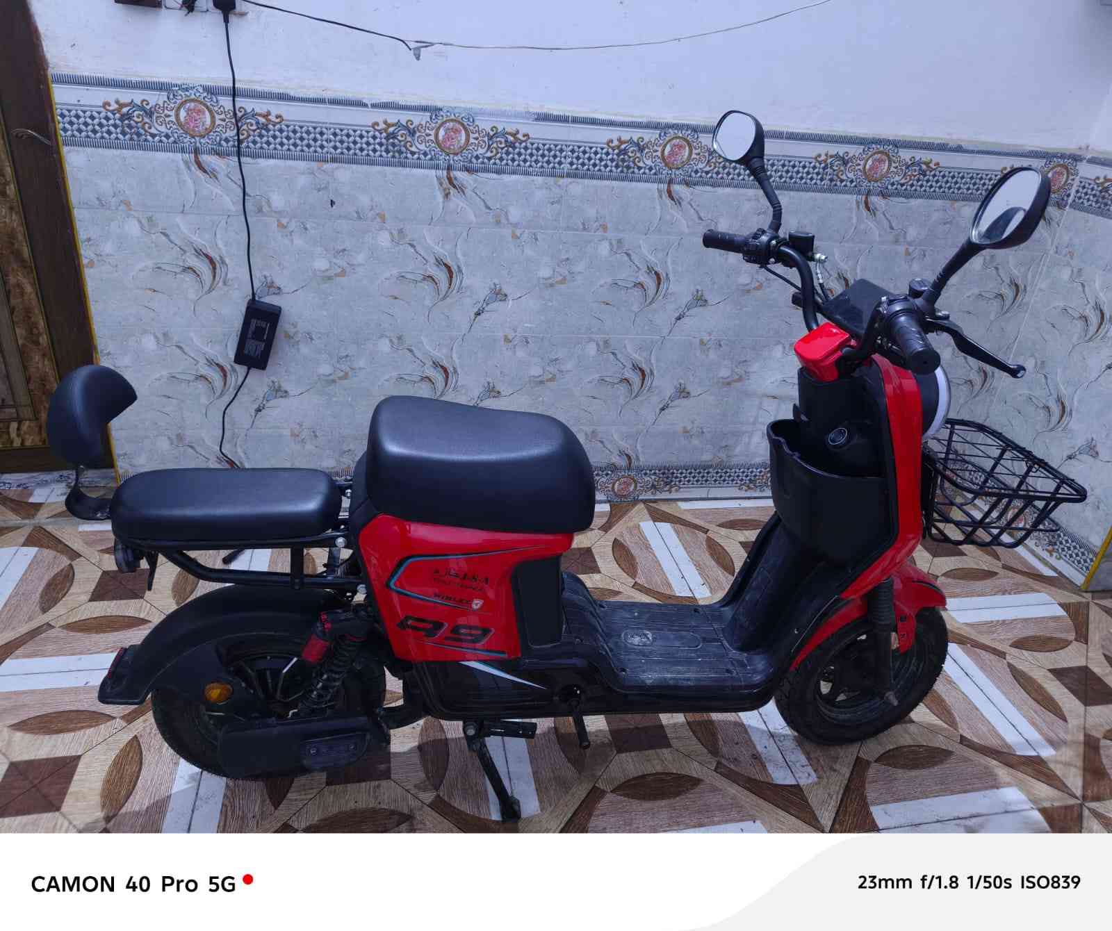 السلام عليكم
دراجه شحن R9
دراجة نضيفه وجديده اخذته قبل اسبوع 
السعر 400وبيه مجال للطيبين للاستفسار ***********
مكاني البصرة كرمة علي
