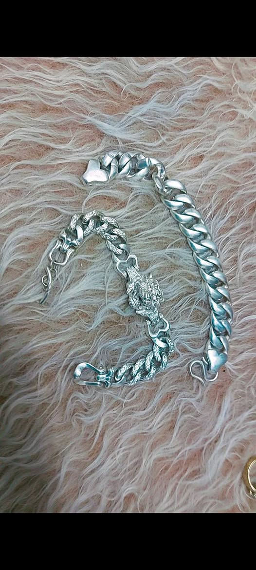 للبيع سوارات فضة ايطالية سعر القطعه 75 خشنات رجاليات الشراي يراسلني خاص ويتدلل


**إذا كنت صاحب هذا الإعلان وتريد حذفه لأي سبب، رجاءا أرسل رسالة إلى الدعم الفني**