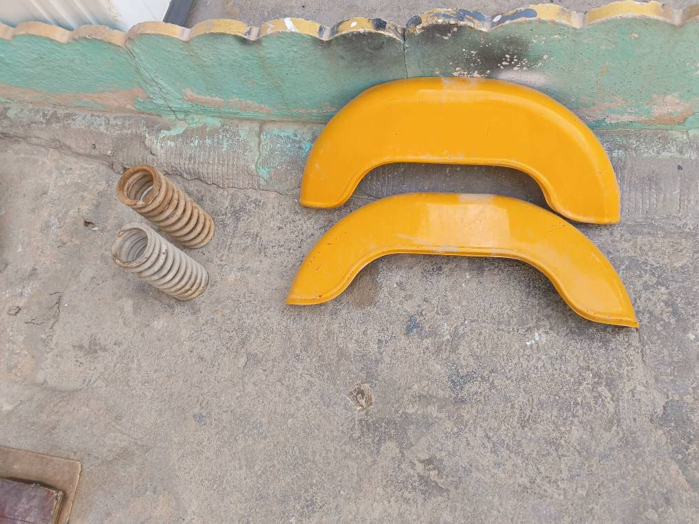 سلام عليكم
تايرات للبيع 
چاملاغات للبيع
ولاويات زوج للبيع 
وچادر للبيع 
‏‪***********‬‏
