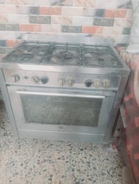 طباخ إيطالي • فرن شغال • عيون شغالة