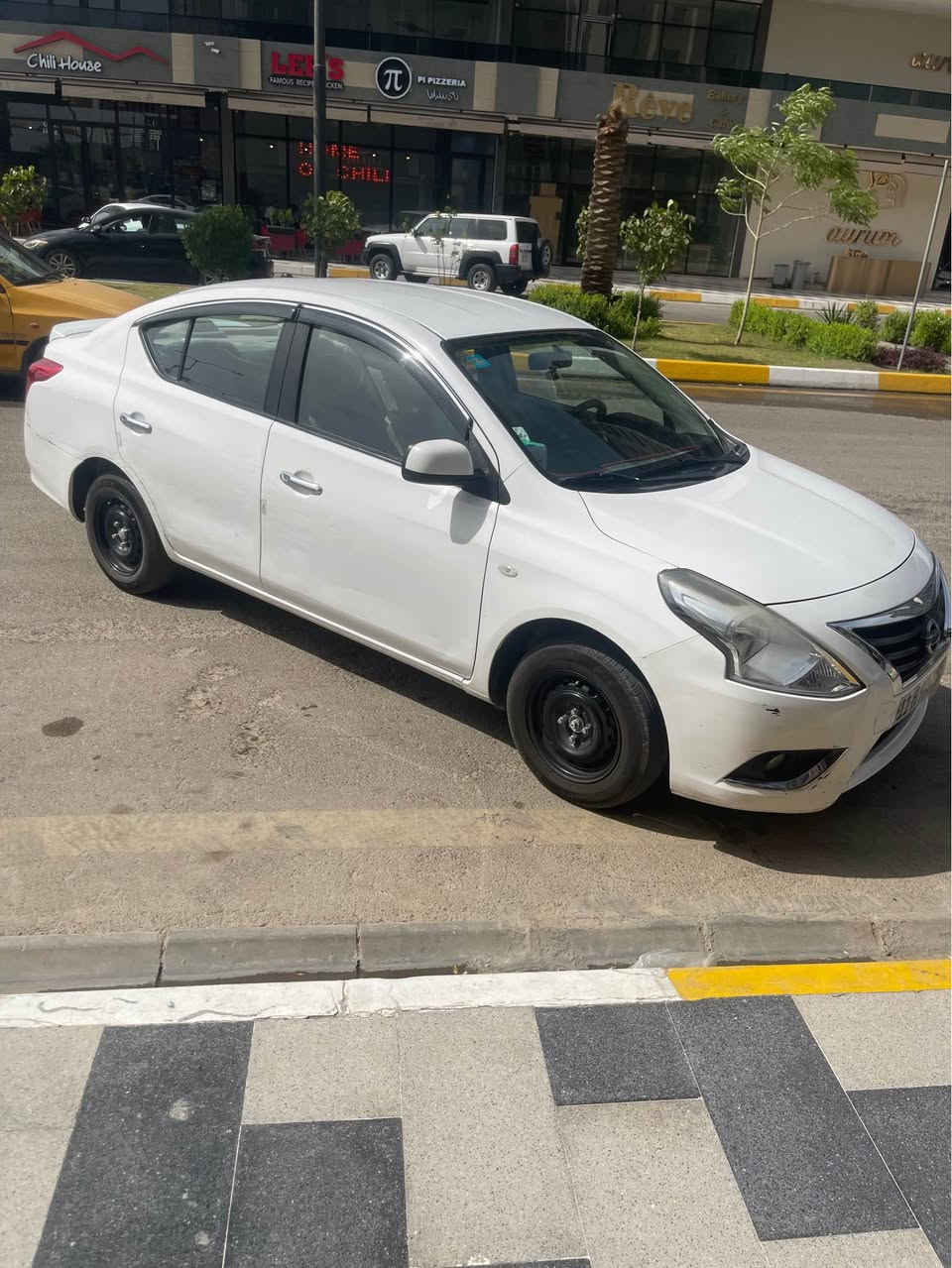 نيسان صني 
موديل 19 ماشيه 105 الف كيلو متر لون ابيضّ 
رقم بغداد بااسمي تحويل ثاني يوم بيها فقط شويه من الباب وجاملغ وبيها خدوش بسيطه محرك كير كفاله تبريد خير من الله وسونارها موجود السعر 88 وبيها مجال بسيط رقمي *********** مكاني بغداد حي الجهاد بغداد, العراق
