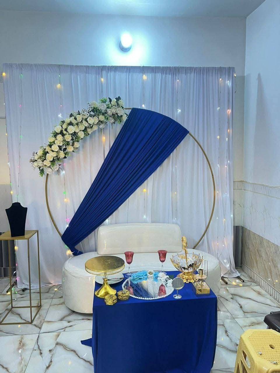 السلام عليكم مكلف بالنشر :يوجد كوشات خطوبه حنه عقد قران للأيجار الحجز مسبق السعر ١٣٠ مع الشد للحجز *********** العنوان قاطع السبعاويين قريه الصلاحيه
