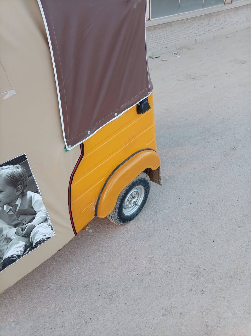 السلام عليكم تكتك للبيع موديل 2020 اوراق اوراق اوراق مذكوره كول التفاصيل بالفيديو السعر ٤٦٥٠ ملاين وبيها مجال الشراي يتصل *********** البياع شراي لاتتصل
