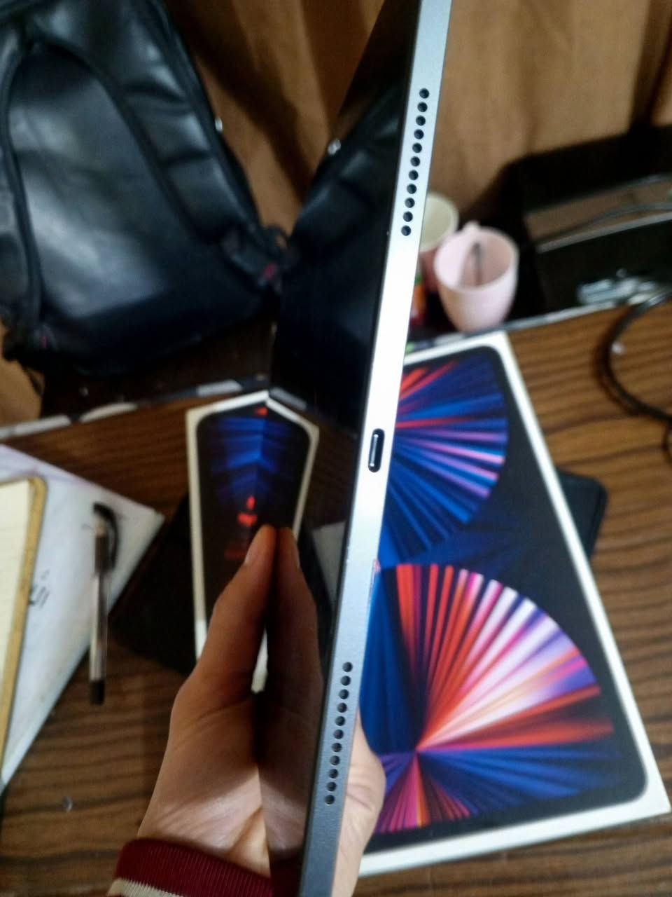 ايباد ١٢.٩برو M1
ذاكره.٢٥٦
بطاريته ٨٠
مع ملحقاته كامله وضمان ممفتوح ابد ولا مبدل بي شي 
اما الفطر الي بالشاشه هاذ بالزكه مبي ايشي
السعر 650 وبي مجال 
التواصل *********** واتس
