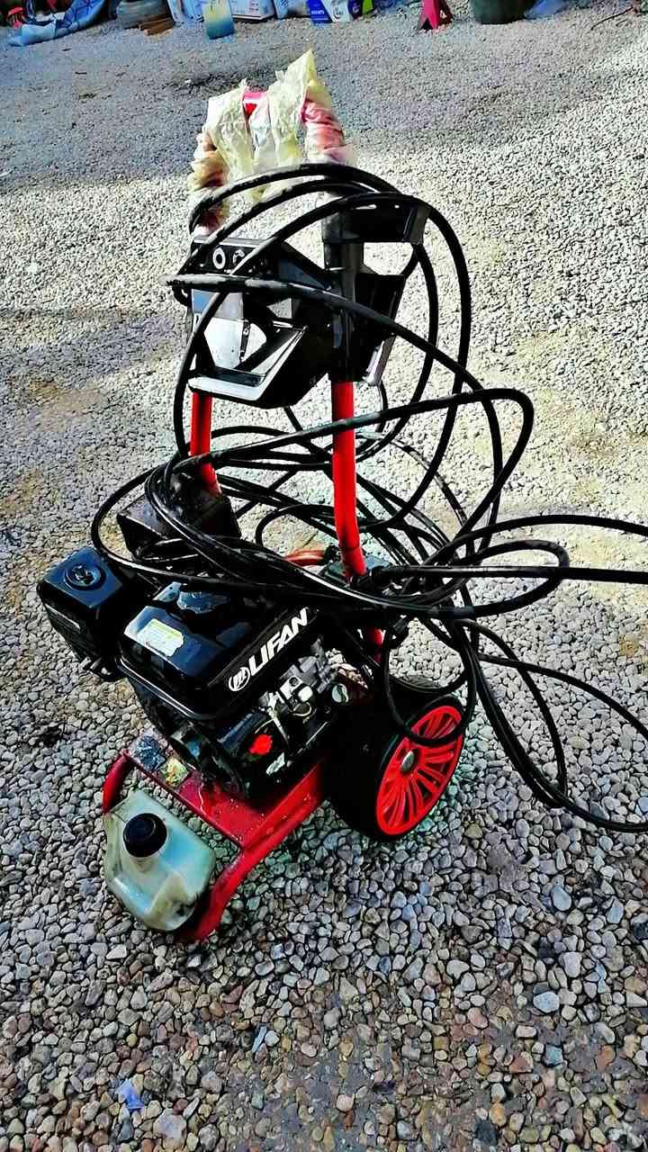 ماطور غسل دفعه حلو اخو جديد بس طافي ماعرف شنو خلل بي السعر مناسب ب٢٠٠ مكاني كربلاء ***********
