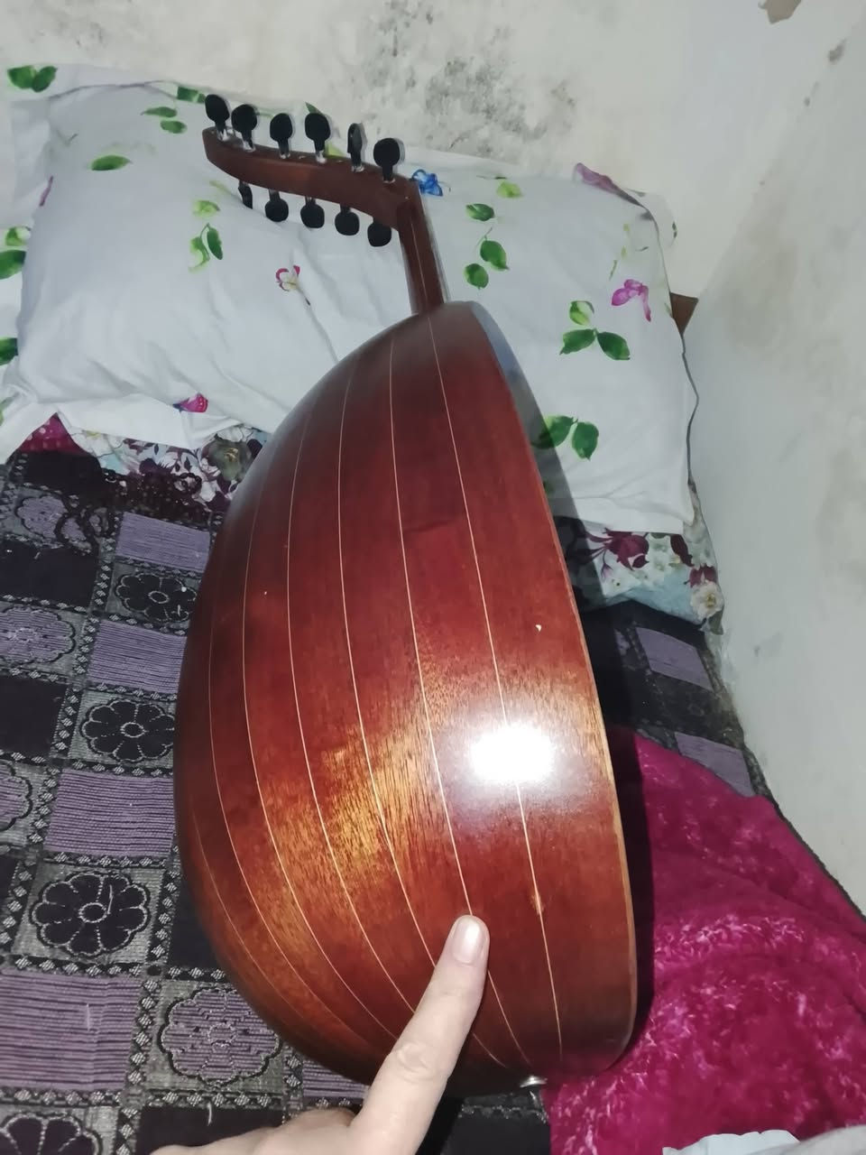 عود تركي مع حقيبة صوت جميل العود قديم السعر 100الف قفل بدون عملة قفل قفل مكاني البياع اي ضرر مابيه ولامصلح ***********
